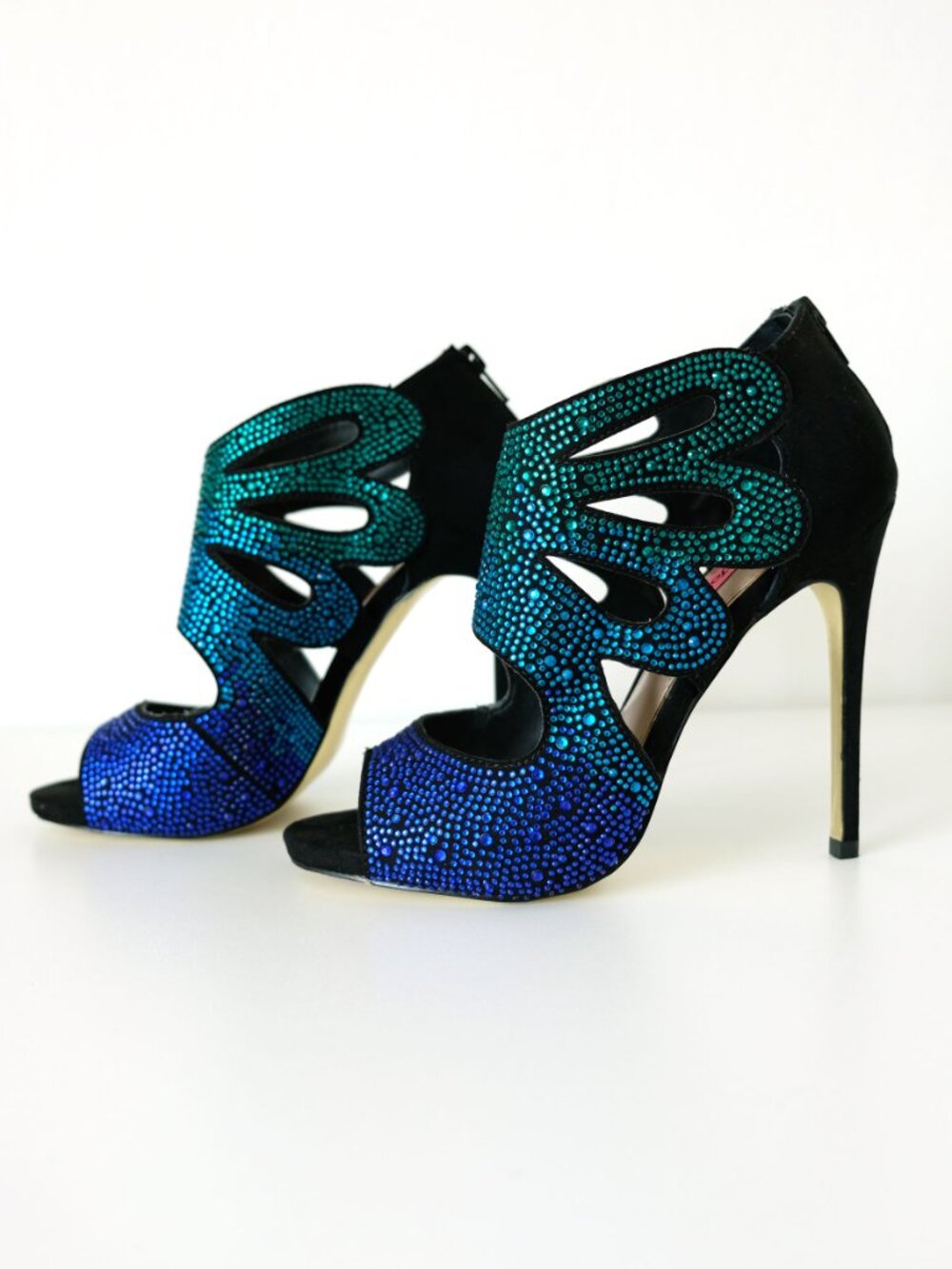 Betsey Johnson Nakkita Stiletto, Black Sapphire Emerald Rhinestones, Very Good!